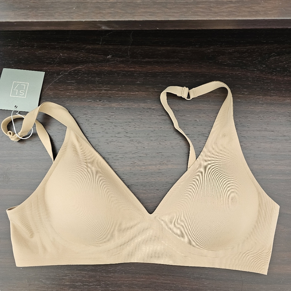 NWT Seamless lingerie triangle bra.